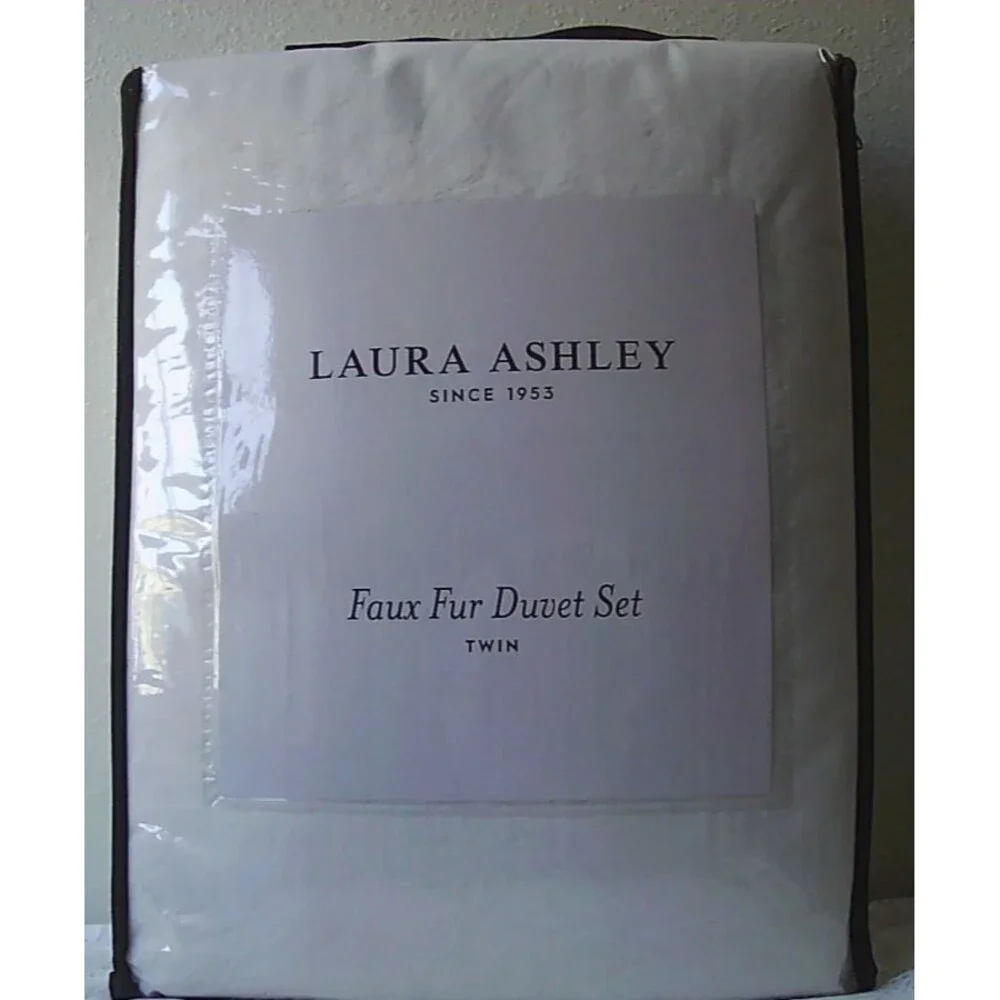 Laura Ashley Twin Faux Fur Duvet Set White NEW - Picture 3 of 3